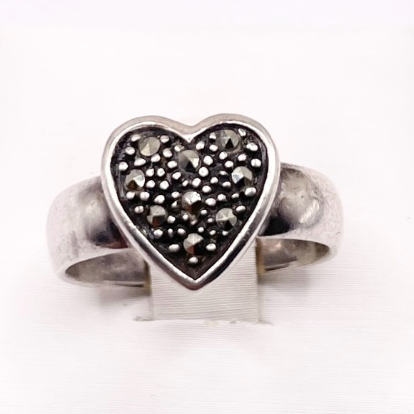 Size. 7 Marcasites 925 Sterling Silver Heart Ring - Picture 1 of 9